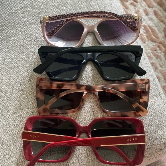Lot of 4 sunglasses - Picture 2 of 2